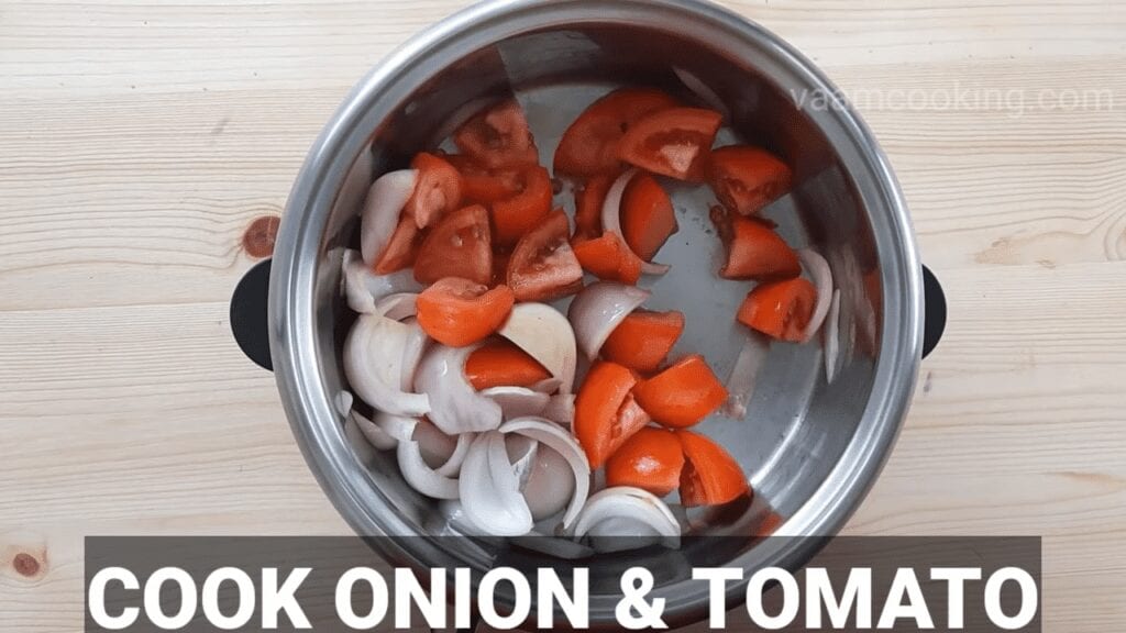 Kaju-Curry-recipe-onion-tomato-paste-cook-onion-tomato