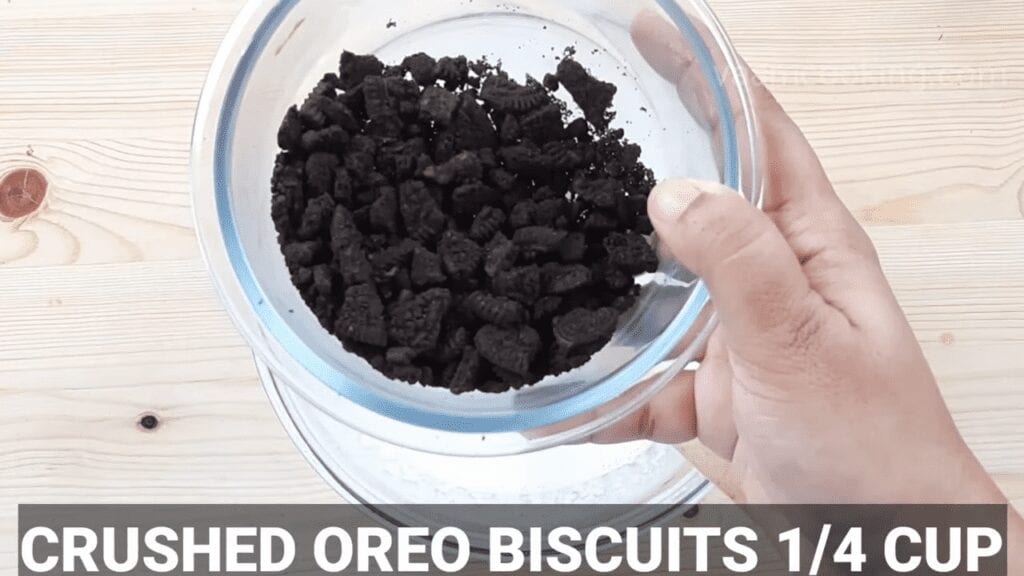 Oreo-Mcflurry-recipe-homemade-Oreo Mcflurry-add-crushed-oreo