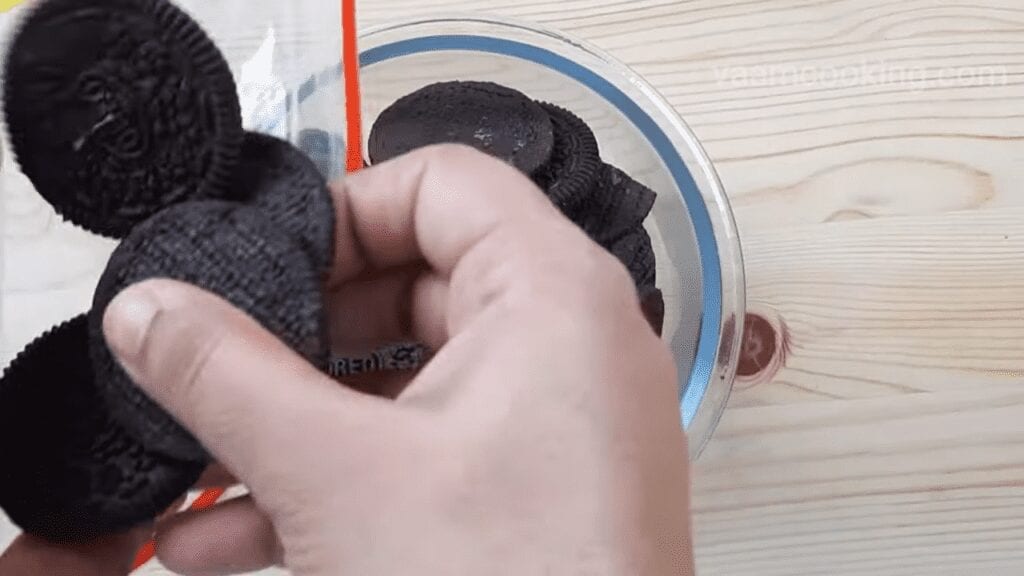 Oreo-Mcflurry-recipe-homemade-Oreo Mcflurry-crused-oreo-keep-in-plastic-bag