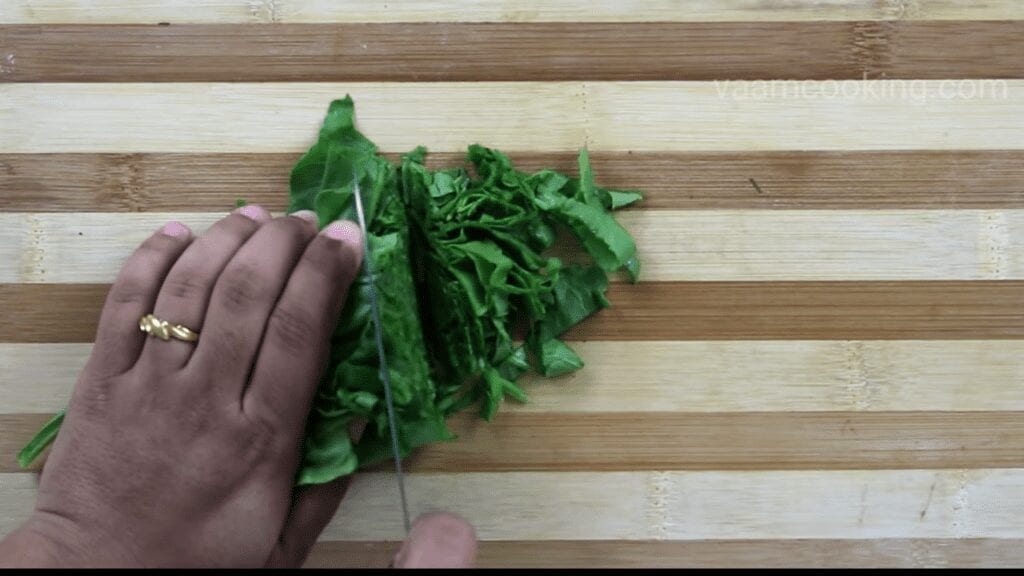 Palak-vadi-recipe-healthy-spinach-rolls-Spinach-cut