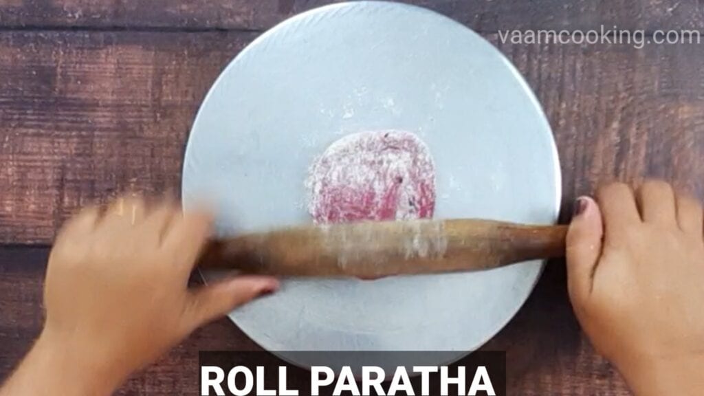 beetroot_paratha_recipe roll paratha