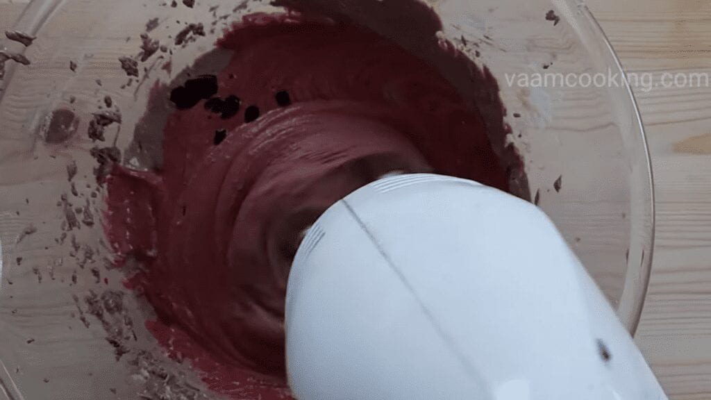 eggless-red-velvet-cake-blend-it-properly