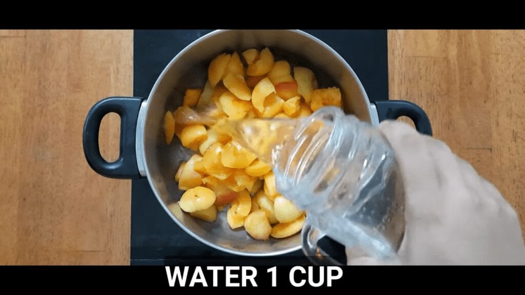homemade-apricot-jam-add-water