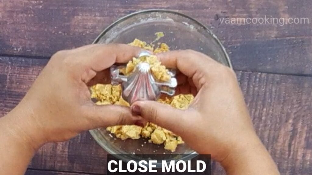 instant-roasted-gram-modak close mold