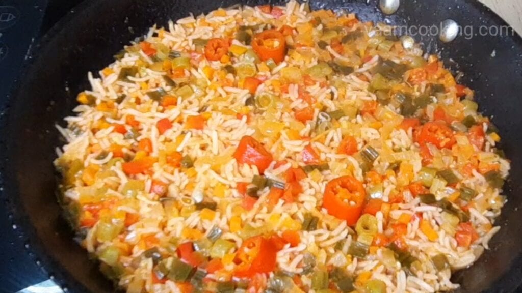 schezwan-fried-rice-is-cooked-properly