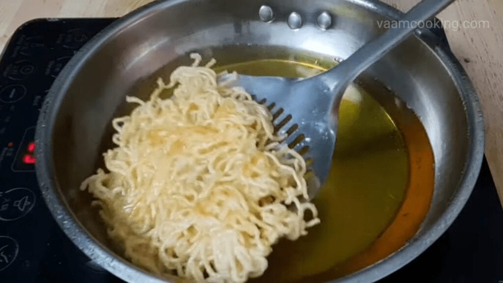 American-chop-suey-oil-noodles-both-sides