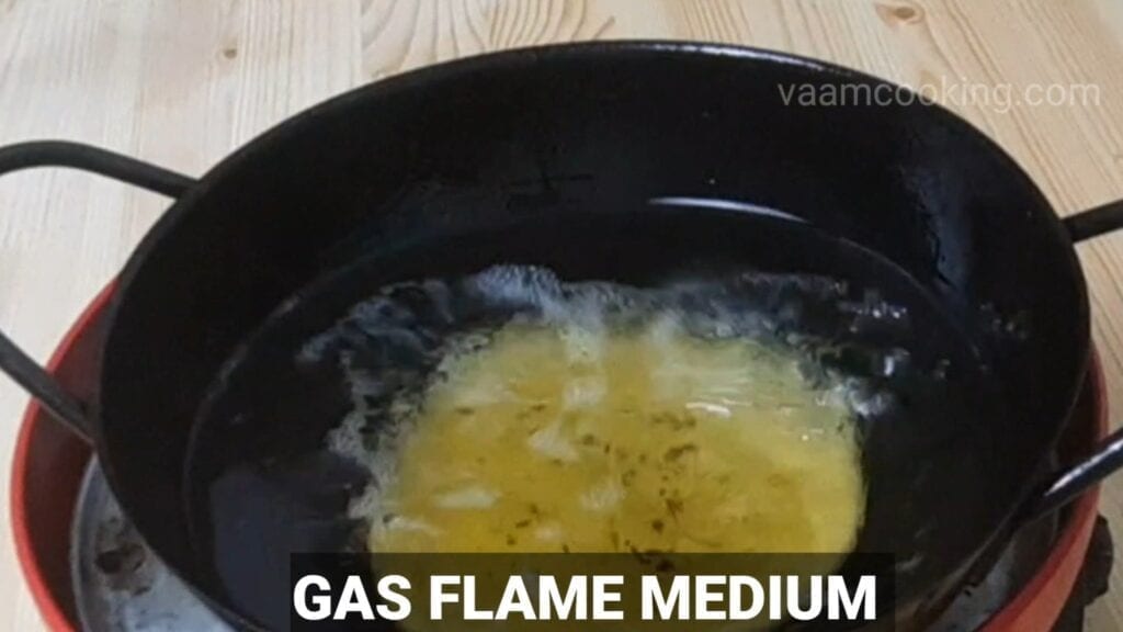 shegaon-kachori-recipe-gas-flame-medium