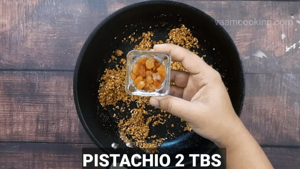 Kothimbir-vadi-recipe-stuffing-pistachio