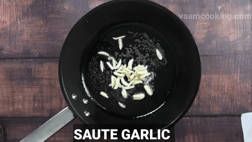 kolhapuri-bhadang-recipe-saute-garlic